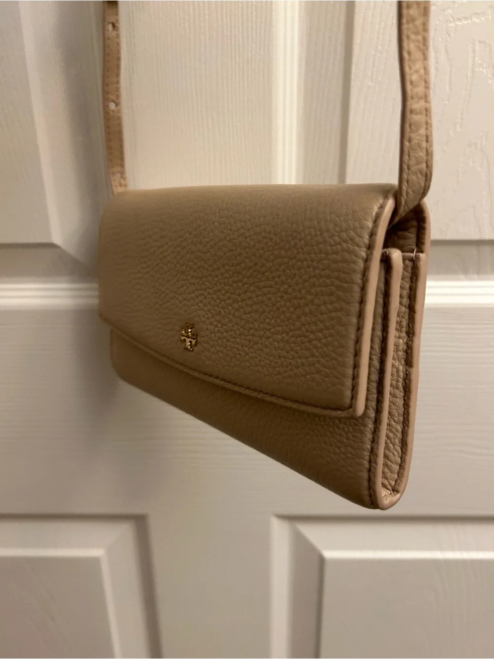 Tory Burch compact pebbled